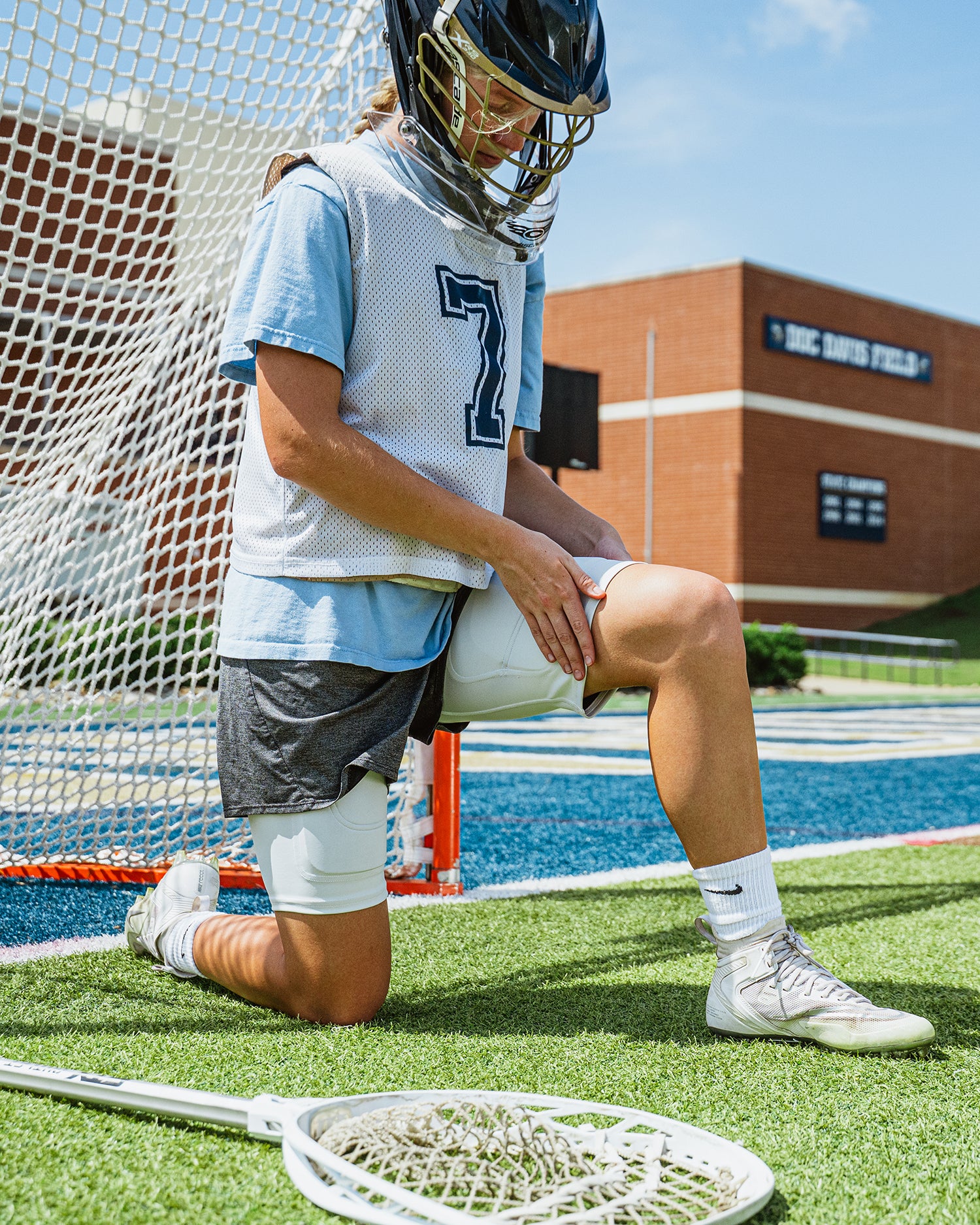 5'10/135 lbs Wearing Medium 'all-groups'