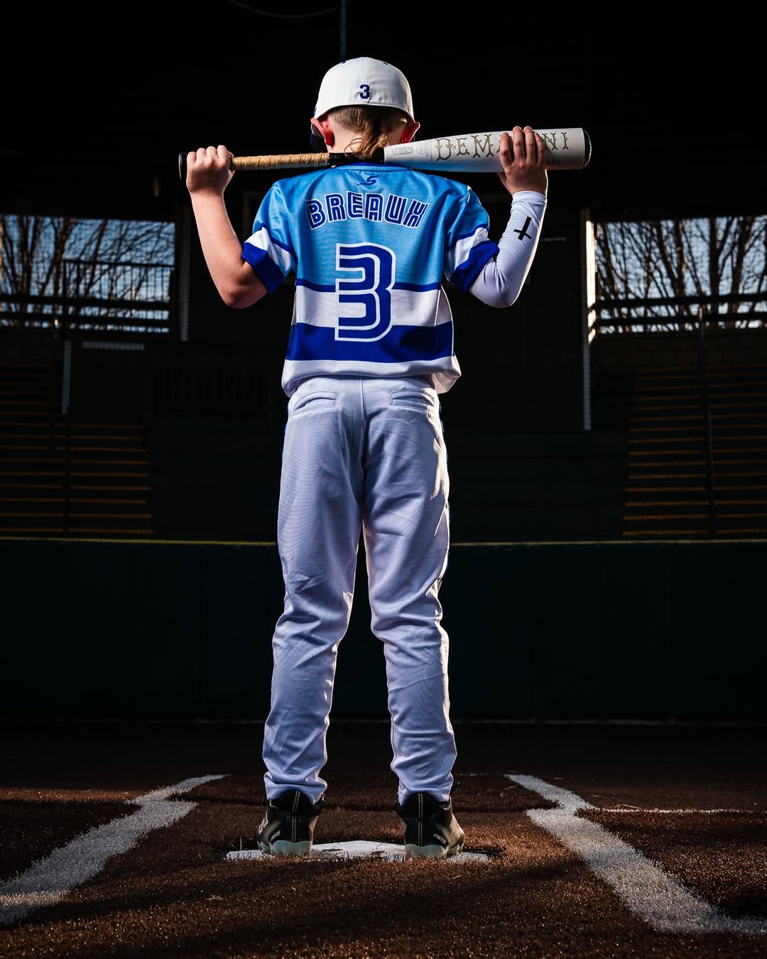 4’7/75 lbs Wearing Small