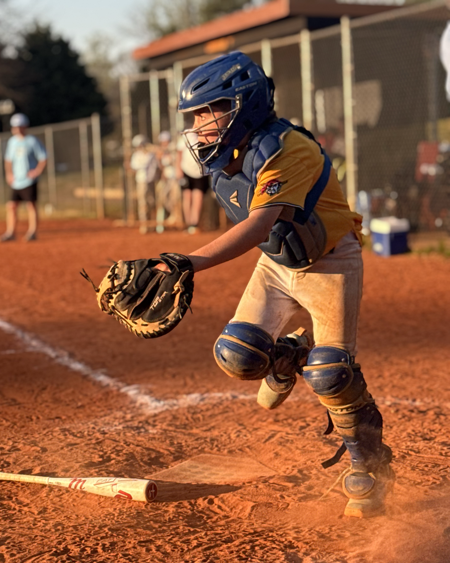 4’11/93 lbs Wearing Large